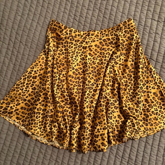 Leopard Print Skirt - Like New Condition - Size S - Picture 2 of 2